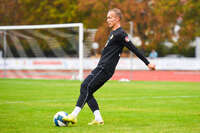 17.10.2026, Mindelheim, Bayern, Deutschland. Kreisliga Allgäu Nord: TSV Mindelheim gegen SV Oberegg. Spielort: Julius-Strohmayer-Stadion. Haris Omerasevic (TSV Mindelheim) am Ball, mit dem Ball, in einer Spielszene