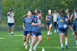 05.08.2026, München, Deutschland. Google Pixel Frauen-Bundesliga: Die FC Bayern Frauen absolvieren auf dem FC Bayern Campus eine Trainingseinheit zur Vorbereitung auf das Testspiel gegen Paris FC. Kassandra Potsi (FC Bayern Frauen)