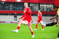 19.10.2026, München, Bayern, Deutschland. Google Pixel Frauen-Bundesliga: FC Bayern Frauen gegen VfB Stuttgart Frauen. Spielort: FC Bayern Campus-Stadion. Alara Şehitler (FC Bayern Frauen) nachdenklich, ernst, fokussiert