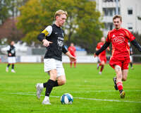 17.10.2026, Mindelheim, Bayern, Deutschland. A-Klasse Allgäu 3: TSV Mindelheim II gegen SV Oberegg II. Spielort: Julius-Strohmayer-Stadion. Sebastian Reischl (TSV Mindelheim) am Ball, mit dem Ball, in einer Spielszene