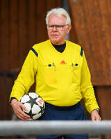 11.10.2026, Bad Wörishofen, Bayern, Deutschland. A-Klasse Allgäu 2: FC Bad Wörishofen II gegen TSV 1913 Ettringen. Spielort: Stadion Unteres Hart. 12. Spieltag der A-Klasse Allgäu 2, Saison 2026/2027. Schiedsrichter, Unparteiischer, Spielleiter nachdenklich, ernst, fokussiert