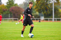 17.10.2026, Mindelheim, Bayern, Deutschland. Kreisliga Allgäu Nord: TSV Mindelheim gegen SV Oberegg. Spielort: Julius-Strohmayer-Stadion. Moritz Radewaldt (TSV Mindelheim) am Ball, mit dem Ball, in einer Spielszene