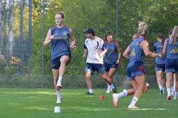 05.08.2026, München, Deutschland. Google Pixel Frauen-Bundesliga: Die FC Bayern Frauen absolvieren auf dem FC Bayern Campus eine Trainingseinheit zur Vorbereitung auf das Testspiel gegen Paris FC. Alara Sehitler (FC Bayern Frauen)