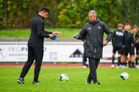 17.10.2026, Mindelheim, Bayern, Deutschland. Kreisliga Allgäu Nord: TSV Mindelheim gegen SV Oberegg. Spielort: Julius-Strohmayer-Stadion. Marian Argintaru (Trainer, TSV Mindelheim) nachdenklich, ernst, fokussiert
