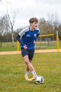 Bad Wörishofen, Deutschland – Vorbereitungstraining für das Schulderby 2026 zwischen der Wirtschaftsschule Bad Wörishofen und dem Josef-Bernhard-Gymnasium Türkheim auf dem Gelände der Wirtschaftsschule in Bad Wörishofen. Das Spiel ist für Mai 2026 geplant.