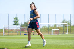 05.08.2026, München, Deutschland. Google Pixel Frauen-Bundesliga: Die FC Bayern Frauen absolvieren auf dem FC Bayern Campus eine Trainingseinheit zur Vorbereitung auf das Testspiel gegen Paris FC. Jovana Damnjanovic (FC Bayern Frauen)
