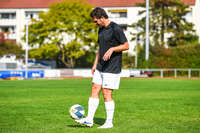 03.10.2026, Mindelheim, Deutschland. Kreisliga Allgäu Nord: TSV Mindelheim gegen (SG) Sontheim/Westerheim. Spielort: Julius-Strohmayer Stadion. Leon Graf (TSV Mindelheim) am Ball, mit dem Ball, in einer Spielszene