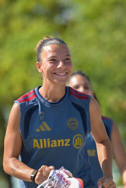 05.08.2026, München, Deutschland. Google Pixel Frauen-Bundesliga: Die FC Bayern Frauen absolvieren auf dem FC Bayern Campus eine Trainingseinheit zur Vorbereitung auf das Testspiel gegen Paris FC. Arianna Caruso (FC Bayern Frauen)