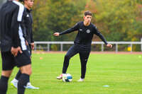 17.10.2026, Mindelheim, Bayern, Deutschland. Kreisliga Allgäu Nord: TSV Mindelheim gegen SV Oberegg. Spielort: Julius-Strohmayer-Stadion. Darius Argintaru (TSV Mindelheim) am Ball, mit dem Ball, in einer Spielszene