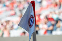 Allianz Arena, München, Deutschland – 25.04.2026: Fußball, UEFA Women’s Champions League 2025/2026, Halbfinale Hinspiel, FC Bayern München Frauen vs. FC Barcelona Frauen: Eckfahne