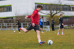 Bad Wörishofen, Deutschland – Vorbereitungstraining für das Schulderby 2026 zwischen der Wirtschaftsschule Bad Wörishofen und dem Josef-Bernhard-Gymnasium Türkheim auf dem Gelände der Wirtschaftsschule in Bad Wörishofen. Das Spiel ist für Mai 2026 geplant.
