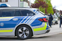 Bad Wörishofen, Deutschland – 12.05.2026: Zahlreiche Einsatzkräfte der Polizei und das SEK sind bei einem Großeinsatz an der Hauptstraße in Bad Wörishofen im Einsatz. Das Gebiet wurde großräumig abgesperrt.