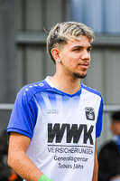 11.10.2026, Bad Wörishofen, Bayern, Deutschland. U19 (A-Jun.) Kreisklasse Allgäu – Nord: FC Bad Wörishofen U19 gegen JFG Wertachtal U19. Spielort: Stadion Unteres Hart. Saison 2026/2027. Pedro Stojan (FC Bad Wörishofen) fröhlich, gut gelaunt, lachend