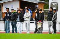 11.10.2026, Bad Wörishofen, Bayern, Deutschland. U19 (A-Jun.) Kreisklasse Allgäu – Nord: FC Bad Wörishofen U19 gegen JFG Wertachtal U19. Spielort: Stadion Unteres Hart. Saison 2026/2027. Fans, Zuschauer, Publikum nachdenklich, ernst, fokussiert
