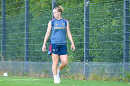 05.08.2026, München, Deutschland. Google Pixel Frauen-Bundesliga: Die FC Bayern Frauen absolvieren auf dem FC Bayern Campus eine Trainingseinheit zur Vorbereitung auf das Testspiel gegen Paris FC. Alara Sehitler (FC Bayern Frauen)