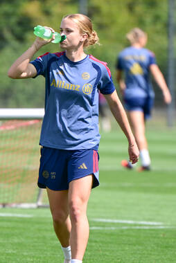 19.08.2026, München, Deutschland. Google Pixel Frauen-Bundesliga: Die FC Bayern Frauen absolvieren auf dem FC Bayern Campus eine Trainingseinheit vor dem Bundesliga-Saisonauftakt gegen den 1. FC Union Berlin. Sophie Proost (FC Bayern Frauen)
