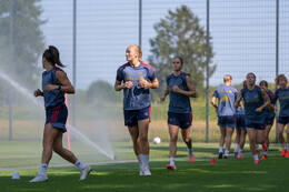 05.08.2026, München, Deutschland. Google Pixel Frauen-Bundesliga: Die FC Bayern Frauen absolvieren auf dem FC Bayern Campus eine Trainingseinheit zur Vorbereitung auf das Testspiel gegen Paris FC. Magdalena Eriksson (FC Bayern Frauen)