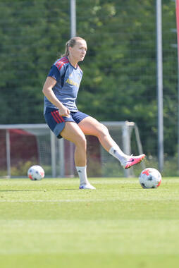 05.08.2026, München, Deutschland. Google Pixel Frauen-Bundesliga: Die FC Bayern Frauen absolvieren auf dem FC Bayern Campus eine Trainingseinheit zur Vorbereitung auf das Testspiel gegen Paris FC. Magdalena Eriksson (FC Bayern Frauen)