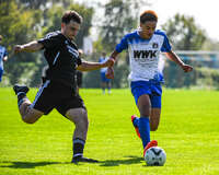 04.10.2026, Bad Wörishofen, Deutschland. U19 (A-Jun.) Kreisklasse Allgäu - Nord: FC Bad Wörishofen U19 gegen SG Unterrieden U19. Spielort: Stadion Am Unteren Hart. Julian Bleyer (FC Bad Wörishofen) nachdenklich, ernst, fokussiert