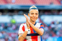 Allianz Arena, München, Deutschland – 25.04.2026: Fußball, UEFA Women’s Champions League 2025/2026, Halbfinale Hinspiel, FC Bayern München Frauen vs. FC Barcelona Frauen: Arianna Caruso (FC Bayern München, Mittelfeld) ist glücklich.
