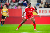 19.10.2026, München, Bayern, Deutschland. Google Pixel Frauen-Bundesliga: FC Bayern Frauen gegen VfB Stuttgart Frauen. Spielort: FC Bayern Campus-Stadion. Edna Imade (FC Bayern Frauen) nachdenklich, ernst, fokussiert