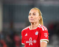 19.10.2026, München, Bayern, Deutschland. Google Pixel Frauen-Bundesliga: FC Bayern Frauen gegen VfB Stuttgart Frauen. Spielort: FC Bayern Campus-Stadion. Glódís Perla Viggósdóttir (FC Bayern Frauen) nachdenklich, ernst, fokussiert