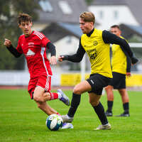 17.10.2026, Mindelheim, Bayern, Deutschland. Kreisliga Allgäu Nord: TSV Mindelheim gegen SV Oberegg. Spielort: Julius-Strohmayer-Stadion. Marc Mörstedt (TSV Mindelheim) am Ball, mit dem Ball, in einer Spielszene