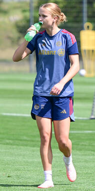 19.08.2026, München, Deutschland. Google Pixel Frauen-Bundesliga: Die FC Bayern Frauen absolvieren auf dem FC Bayern Campus eine Trainingseinheit vor dem Bundesliga-Saisonauftakt gegen den 1. FC Union Berlin. Sophie Proost (FC Bayern Frauen)