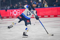 09.10.2026, München, Deutschland. PENNY DEL, Deutsche Eishockey Liga, Saison 2026/27, 7. Spieltag: EHC Red Bull München gegen ERC Ingolstadt im SAP Garden in München. Peter Abbandonato (ERC Ingolstadt) beim Schuss, beim Torschuss, bei der Schussabgabe
