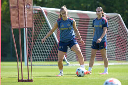 05.08.2026, München, Deutschland. Google Pixel Frauen-Bundesliga: Die FC Bayern Frauen absolvieren auf dem FC Bayern Campus eine Trainingseinheit zur Vorbereitung auf das Testspiel gegen Paris FC. Katharina Naschenweng (FC Bayern Frauen)
