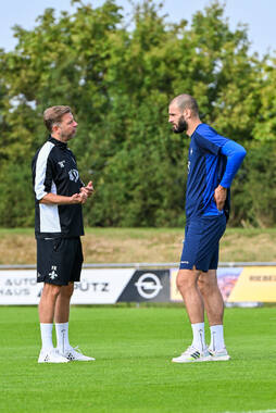 19.07.2026, Bad Wörishofen, Deutschland. 2. Bundesliga: Der SV Darmstadt 98 startet mit der ersten Trainingseinheit in das Sommertrainingslager. Cheftrainer Florian Kohfeldt (SV Darmstadt 98), Aleksandar Vukotic (SV Darmstadt 98)
