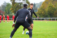 17.10.2026, Mindelheim, Bayern, Deutschland. Kreisliga Allgäu Nord: TSV Mindelheim gegen SV Oberegg. Spielort: Julius-Strohmayer-Stadion. Moritz Radewaldt (TSV Mindelheim) am Ball, mit dem Ball, in einer Spielszene