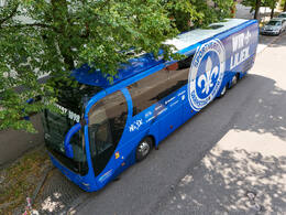 19.07.2026, Bad Wörishofen, Deutschland. 2. Bundesliga: Ankunft des SV Darmstadt 98 in Bad Wörishofen. Sommertrainingslager. Vorbereitung auf die Saison 2026/2027. Drohnenaufnahme vom Bus.