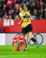 19.10.2026, München, Bayern, Deutschland. Google Pixel Frauen-Bundesliga: FC Bayern Frauen gegen VfB Stuttgart Frauen. Spielort: FC Bayern Campus-Stadion. Linda Dallmann (FC Bayern Frauen) am Boden