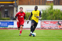 17.10.2026, Mindelheim, Bayern, Deutschland. Kreisliga Allgäu Nord: TSV Mindelheim gegen SV Oberegg. Spielort: Julius-Strohmayer-Stadion. Sulayman Drammeh (TSV Mindelheim) am Ball, mit dem Ball, in einer Spielszene