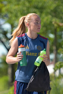 05.08.2026, München, Deutschland. Google Pixel Frauen-Bundesliga: Die FC Bayern Frauen absolvieren auf dem FC Bayern Campus eine Trainingseinheit zur Vorbereitung auf das Testspiel gegen Paris FC. Glodis Perla Viggosdottir (FC Bayern Frauen)