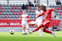 19.08.2026, München, Deutschland. FC Bayern München U19 vs. VfB Stuttgart U19 am FC Bayern Campus in München. FC Bayern U19 Spieler in Schussaktion