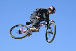 Mindelheim, Deutschland – 23.05.2026: Eröffnung der neuen BikeArea auf der Schwabenwiese in Mindelheim. Die von Schanzenwerk gestaltete und gebaute Anlage umfasst Pumptrack-, Flowline- und Jumpline-Elemente für Kinder, Jugendliche und Erwachsene.