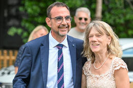 01.08.2026 – Bad Wörishofen, Deutschland: Das Roséweinfest im Hotel Sonnengarten findet zum zweiten Mal statt. Klaus Holetschek (CSU-Politiker, MdL), Heidi Krumm-Hebinger (Inhaberin Hotel Sonnengarten)