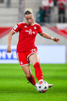 19.10.2026, München, Bayern, Deutschland. Google Pixel Frauen-Bundesliga: FC Bayern Frauen gegen VfB Stuttgart Frauen. Spielort: FC Bayern Campus-Stadion. Franziska Kett (FC Bayern Frauen) beim Pass, beim Zuspiel, bei der Ballabgabe
