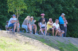 Mindelheim, Deutschland – 23.05.2026: Eröffnung der neuen BikeArea auf der Schwabenwiese in Mindelheim. Die von Schanzenwerk gestaltete und gebaute Anlage umfasst Pumptrack-, Flowline- und Jumpline-Elemente für Kinder, Jugendliche und Erwachsene.