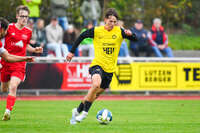 17.10.2026, Mindelheim, Bayern, Deutschland. Kreisliga Allgäu Nord: TSV Mindelheim gegen SV Oberegg. Spielort: Julius-Strohmayer-Stadion. Moritz Radewaldt (TSV Mindelheim) am Ball, mit dem Ball, in einer Spielszene