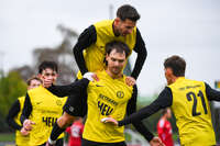 17.10.2026, Mindelheim, Bayern, Deutschland. Kreisliga Allgäu Nord: TSV Mindelheim gegen SV Oberegg. Spielort: Julius-Strohmayer-Stadion. David Kienle (TSV Mindelheim) beim Jubel, jubelnd, feiernd mit Darius Argintaru (TSV Mindelheim) und Anel Junuzovic (TSV Mindelheim)