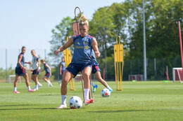 05.08.2026, München, Deutschland. Google Pixel Frauen-Bundesliga: Die FC Bayern Frauen absolvieren auf dem FC Bayern Campus eine Trainingseinheit zur Vorbereitung auf das Testspiel gegen Paris FC. Linda Dallmann (FC Bayern Frauen)
