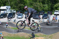 Mindelheim, Deutschland – 23.05.2026: Eröffnung der neuen BikeArea auf der Schwabenwiese in Mindelheim. Die von Schanzenwerk gestaltete und gebaute Anlage umfasst Pumptrack-, Flowline- und Jumpline-Elemente für Kinder, Jugendliche und Erwachsene.