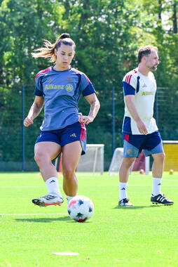 19.08.2026, München, Deutschland. Google Pixel Frauen-Bundesliga: Die FC Bayern Frauen absolvieren auf dem FC Bayern Campus eine Trainingseinheit vor dem Bundesliga-Saisonauftakt gegen den 1. FC Union Berlin. Lena Oberdorf (FC Bayern Frauen)