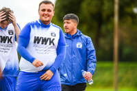11.10.2026, Bad Wörishofen, Bayern, Deutschland. U19 (A-Jun.) Kreisklasse Allgäu – Nord: FC Bad Wörishofen U19 gegen JFG Wertachtal U19. Spielort: Stadion Unteres Hart. Saison 2026/2027. Bahtiar Koktas (Trainer, FC Bad Wörishofen) nachdenklich, ernst, fokussiert