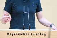 München, Deutschland, 10.06.2026: Schülerinnen und Schüler der Wirtschaftsschule Bad Wörishofen besuchen den Bayerischen Landtag in München. Im Rahmen einer Führung erhielten die Teilnehmer Einblicke in die parlamentarische Arbeit des Bayerischen Landtags. Begleitet wurde der Besuch von dem Landtagsabgeordneten Peter Wachler.